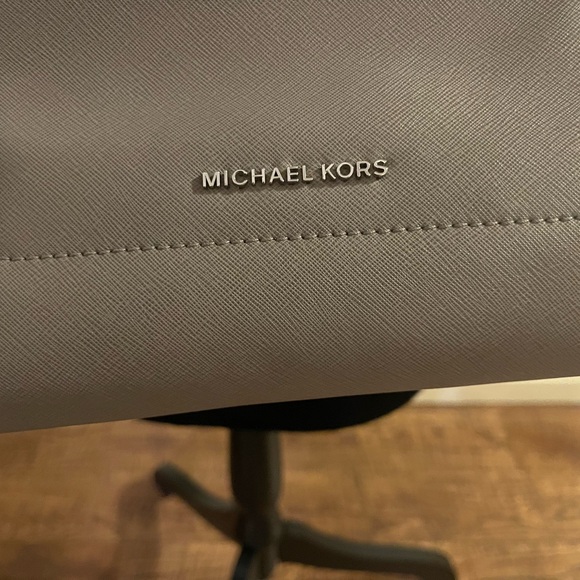Michael Kors Elegant Gray Tote - Picture 2 of 4
